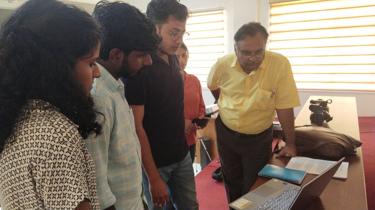 IIMC_India's tweet photo. Three day workshop on #DocumentaryFilm production held at @iimckottayam campus with Shri Sanskar Desai (@SanskarDesai), President, Indian Documentary Producers Association as resource person.

#documentarymaking #iimcworkshop https://t.co/lgOTj14COC