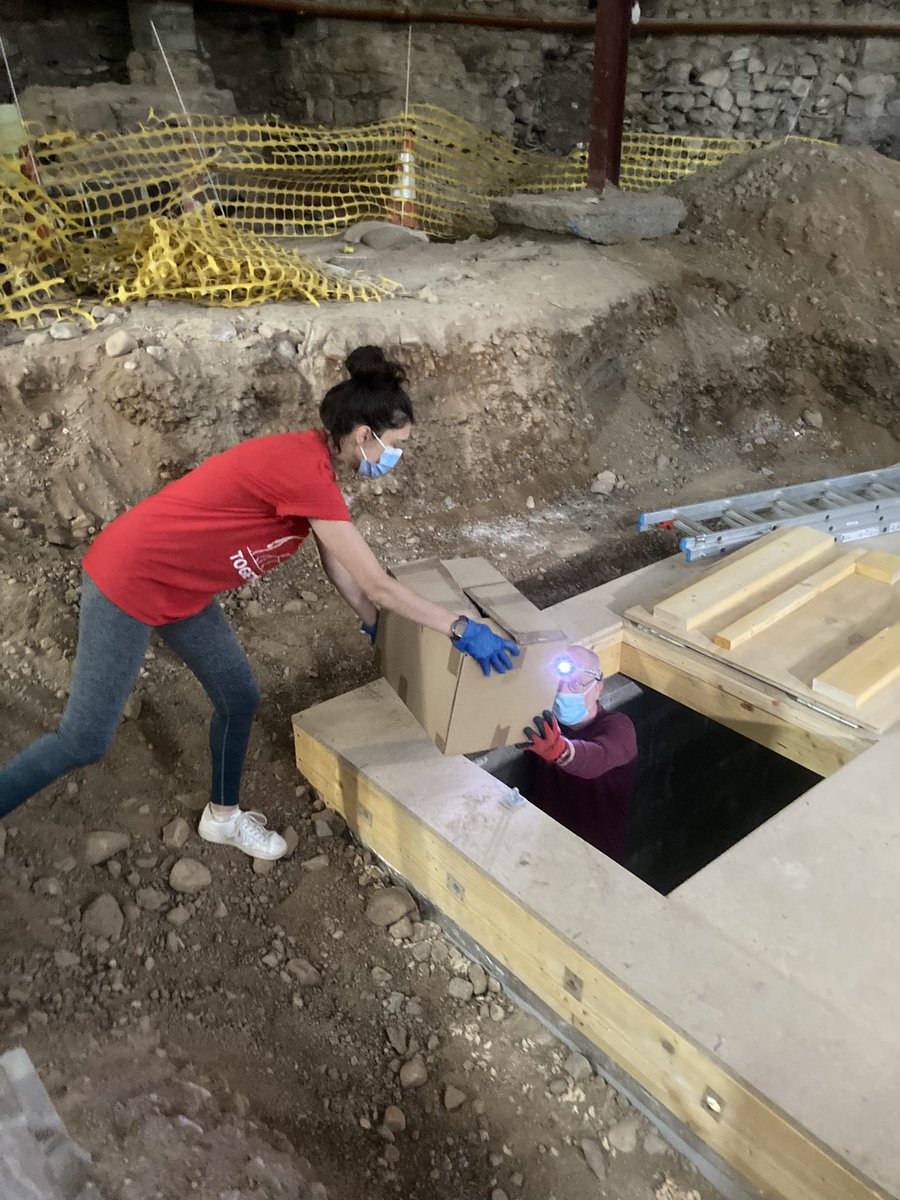 Aberdeen staff and students had the privilege of helping @AliTheArchaeol and other volunteers with the return of previously-excavated human remains to a dedicated crypt at St Nicholas Kirk today