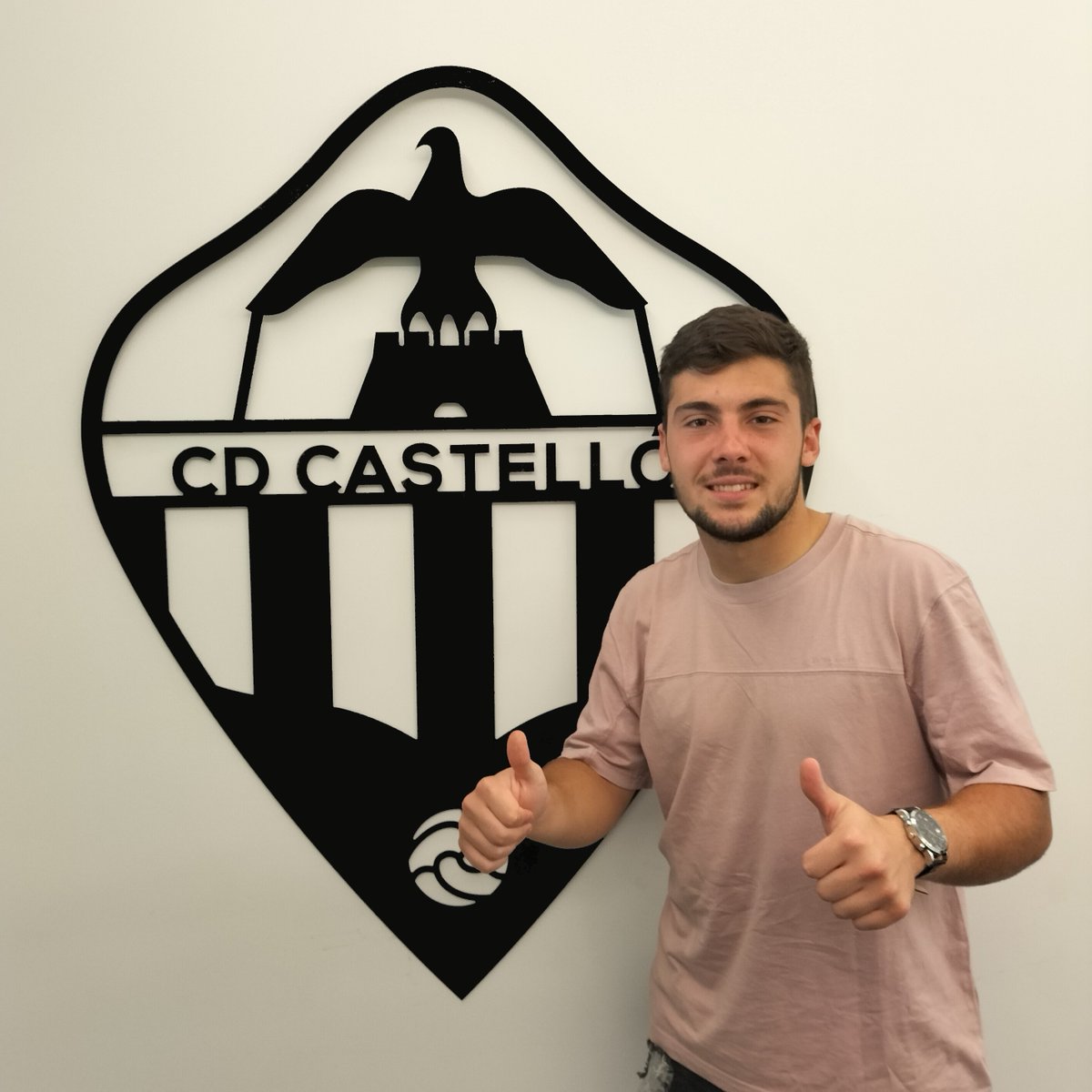 📢 𝐑𝐄𝐍𝐎𝐕𝐀𝐂𝐈𝐎́𝐍 📢

Después de defender la portería del 𝐉𝐮𝐯𝐞𝐧𝐢𝐥 𝐀 la temporada pasada, 𝗦𝗲𝗿𝗴𝗶 𝗧𝗼𝗿𝗻𝗲𝗿 da el salto a #TerceraRFEF con el @cdcastellon 𝐁.

¡Un seguro bajo palos! 🧤

#PPO100👂🏻