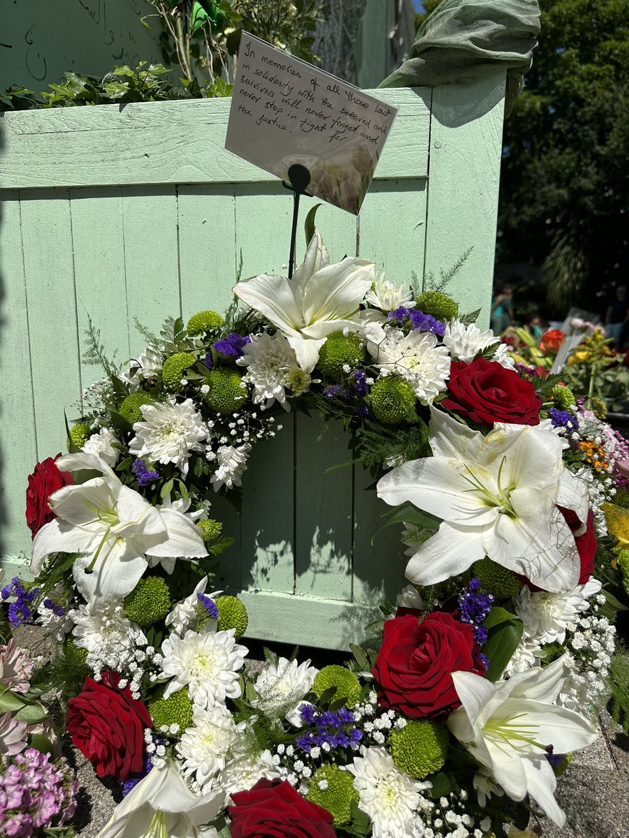 fbunational's tweet photo. 💚 FBU reps laid wreaths at the Grenfell Memorial Wall to pay respect to the 72 people who lost their lives.

💚 Forever in our hearts. https://t.co/dpiTQQhVMx