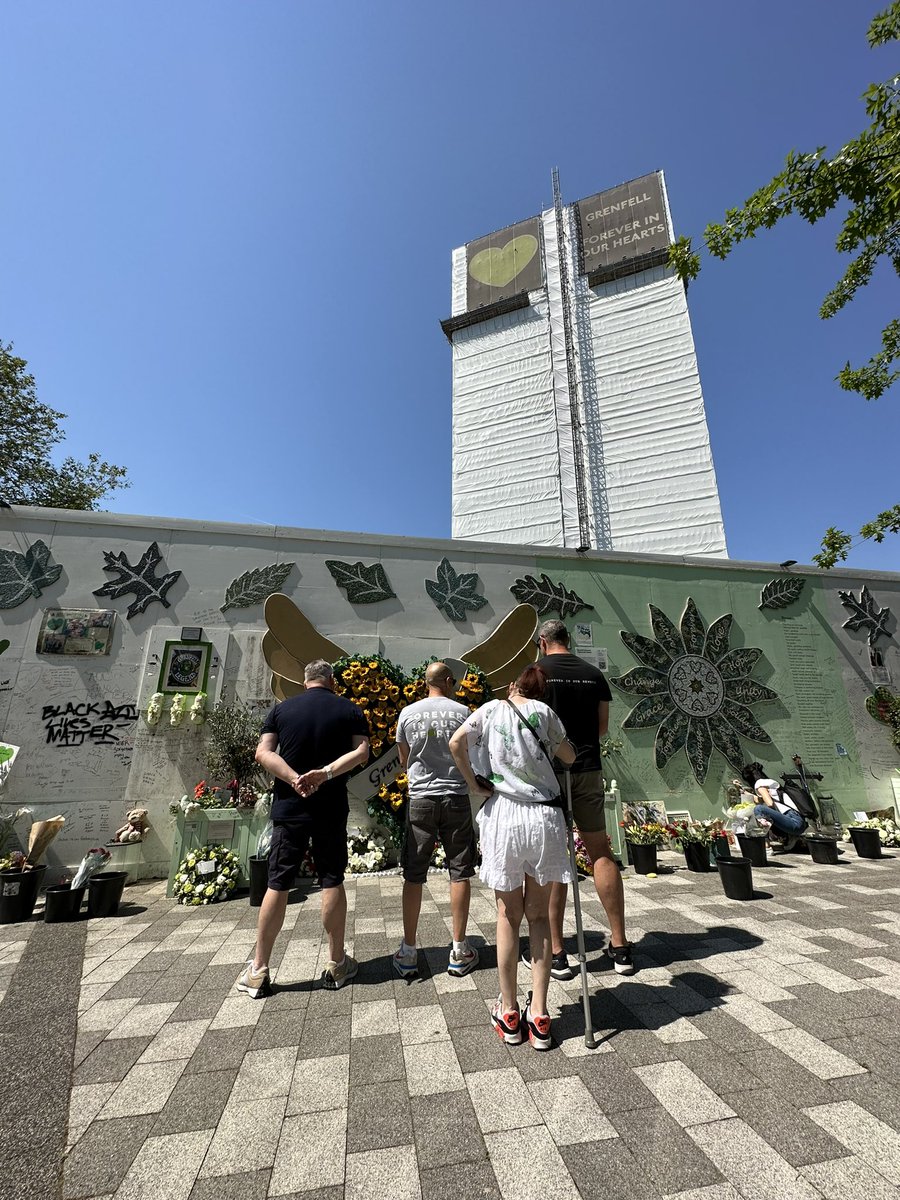 fbunational's tweet photo. 💚 FBU reps laid wreaths at the Grenfell Memorial Wall to pay respect to the 72 people who lost their lives.

💚 Forever in our hearts. https://t.co/dpiTQQhVMx