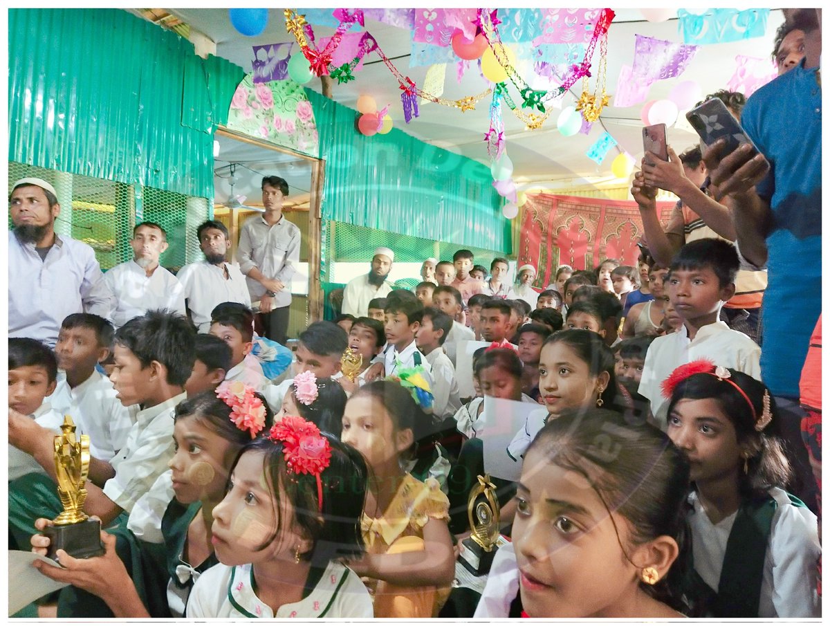 redp_edu_org's tweet photo. ပညာရည်ချွန် ဆုချီးမြှင့်ခြင်း။၂၀၂၂-၂၀၂၃ ခုပညာသင်နှစ်၊ အတန်းတင်စာမေးပွဲကို ထူးချွန်စွာအောင်မြင်ခဲ့သော @RohingyaPlan ကျောင်းမှကျောင်းသား/သူများအားထိုက်ထိုက်တန်တန် ဂုဏ်ပြုအပ်ပါသည်။
#redp
#Rohingya
#Refugee
#EducationForAll https://t.co/ZM7Ozx9OuU
