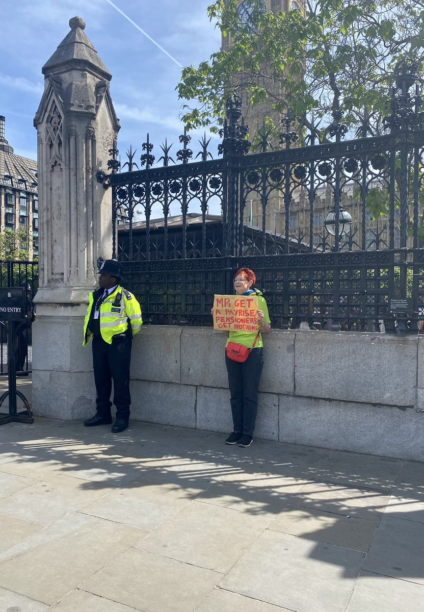 🇪🇺😠So am I going to STOP protesting now that Braverman is signing away my democratic right?

HELL NO!

Been on the protest since 1968. 
“If you strike me down I shall become more powerful than you could possibly imagine “

#pmqs #jenny #braverman #protestisahumanright #Fascists