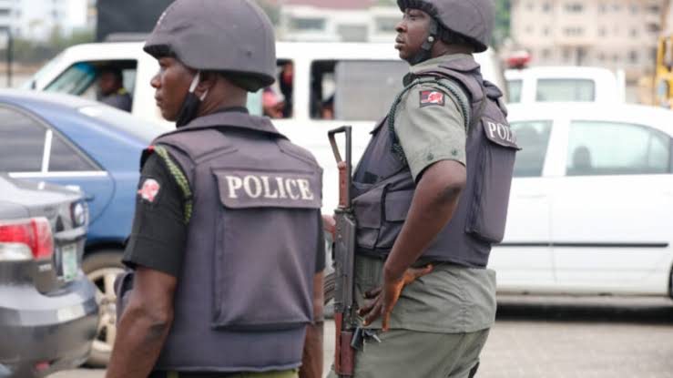 SaharaReporters's tweet photo. Nigerian Police Working With Chinese Land Grabbers To Kill Me, Displace 13 Families – Ogun Resident Cries To Inspector-General, Usman Baba | Sahara Reporters https://t.co/My2Brmlv0I
@OgunPoliceNG @PoliceNG_CRU @PoliceNG @Princemoye1 https://t.co/l1Rw3VdT5m