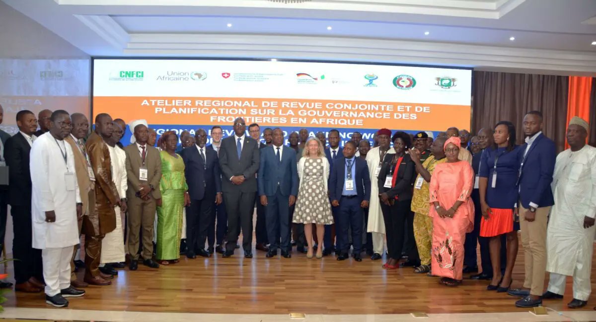 DDCBenin's tweet photo. Réflexion des experts à Abidjan sur la gouvernance des frontières en Afrique de l’Ouest: l'activité est financée par le programme #PCTL de la Suisse🇨🇭dont la voix est portée par @AmbSuisseCI , Ambassadrice de Suisse🇨🇭en Côte d'Ivoire 🇨🇮
👉https://t.co/wq6XIXAfoH
@SwissDevCoop https://t.co/KIBqMEYgHZ