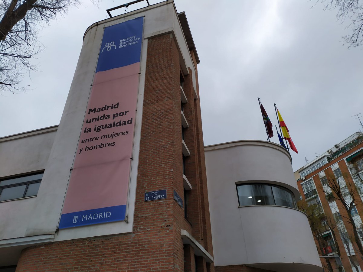 MadridPSociales's tweet photo. 👨‍👩‍👧‍👦 Ya está disponible la Memoria de Actividades #2022 del Área de Gobierno de Familias, Igualdad y Bienestar Social de @MADRID.

Está dividida en 1⃣7⃣ bloques y se puede consultar en el siguiente enlace:

👉🏼 https://t.co/eQEcZ7aT6d https://t.co/LcSWVnFxX0