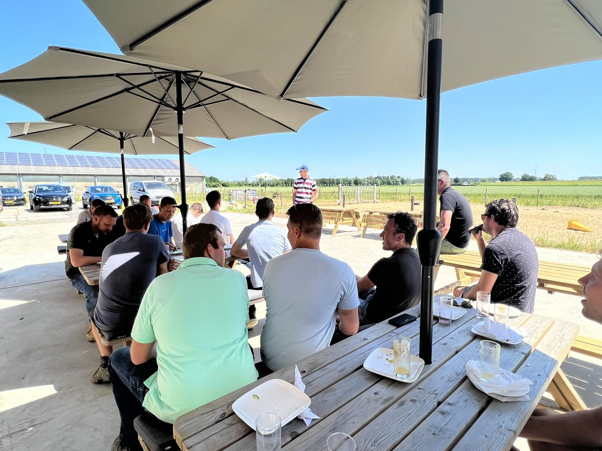 VanIperenBV's tweet photo. Vandaag zijn we met een groep tuinders op bezoek op verschillende akkerbouwbedrijven. Een mooie dag met goede discussies en veel van elkaar leren! #kennisdelen #groeispecialist #tuinbouw #akkerbouw https://t.co/i7qpRpP9O2
