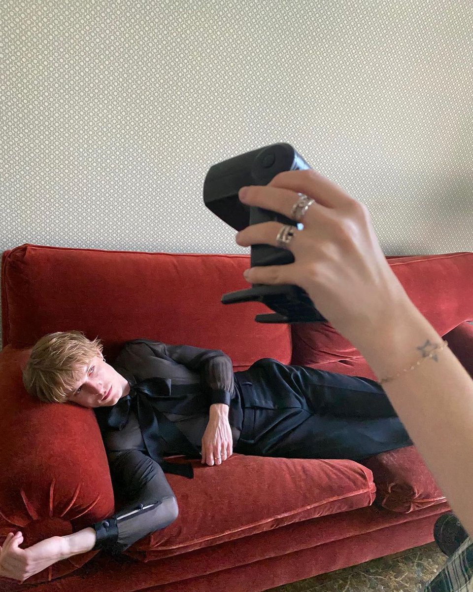 [📸] @/narrativepr's update with Louis Hofmann while getting ready for the Saint Laurent Fashion Show in Berlin. (June 12, 2023)

🖇instagram.com/p/CtcXVi3JRxx/…