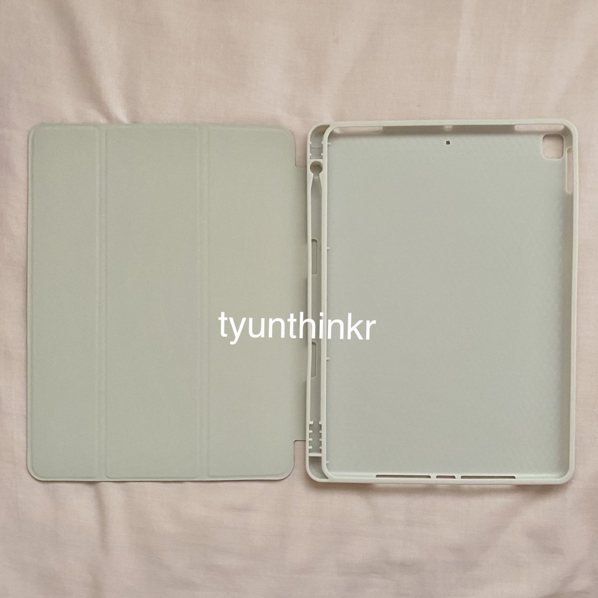 tyunthinkr's tweet photo. 🛒 ... ipad case with pencil holder [ #sellsbycel ] ◡̈

╰ 380 php
╰ compatible with 7th, 8th, &amp; 9th gen
╰ never been used, bought the wrong size 🥲
╰ please read: https://t.co/MYQ3UiZRR7
╰ reply/dm to claim
 
🔖 wts lfb ipad case ph https://t.co/WhP8GZ2fpA
