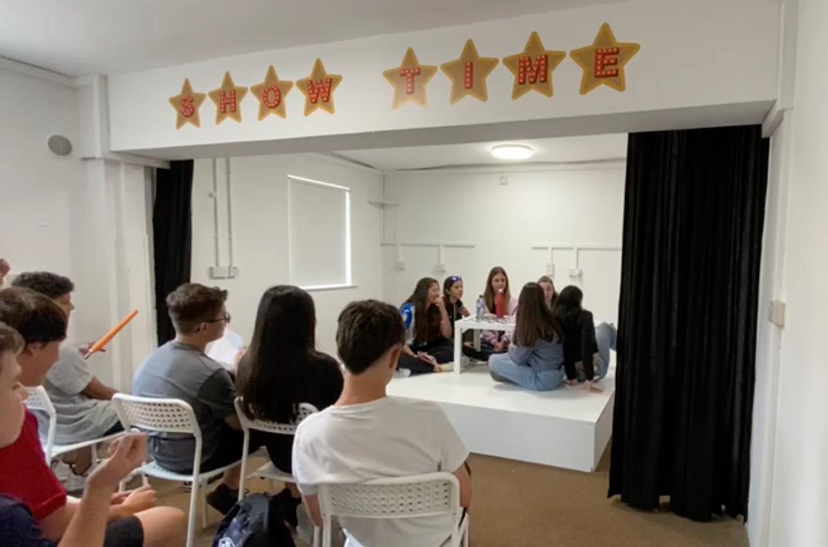 escreginahorta's tweet photo. Segueix l’estada lingüística a Irlanda dels alumnes de l’ESO. Estan fent visites culturals, activitats lingüístiques i lúdiques per afavorir la convivència. Cal aplicar tot allò que han après a l’escola! #ProgramaCreix #elreginacreixambtu https://t.co/nRHk1enlLj https://t.co/FgtWsckF0N