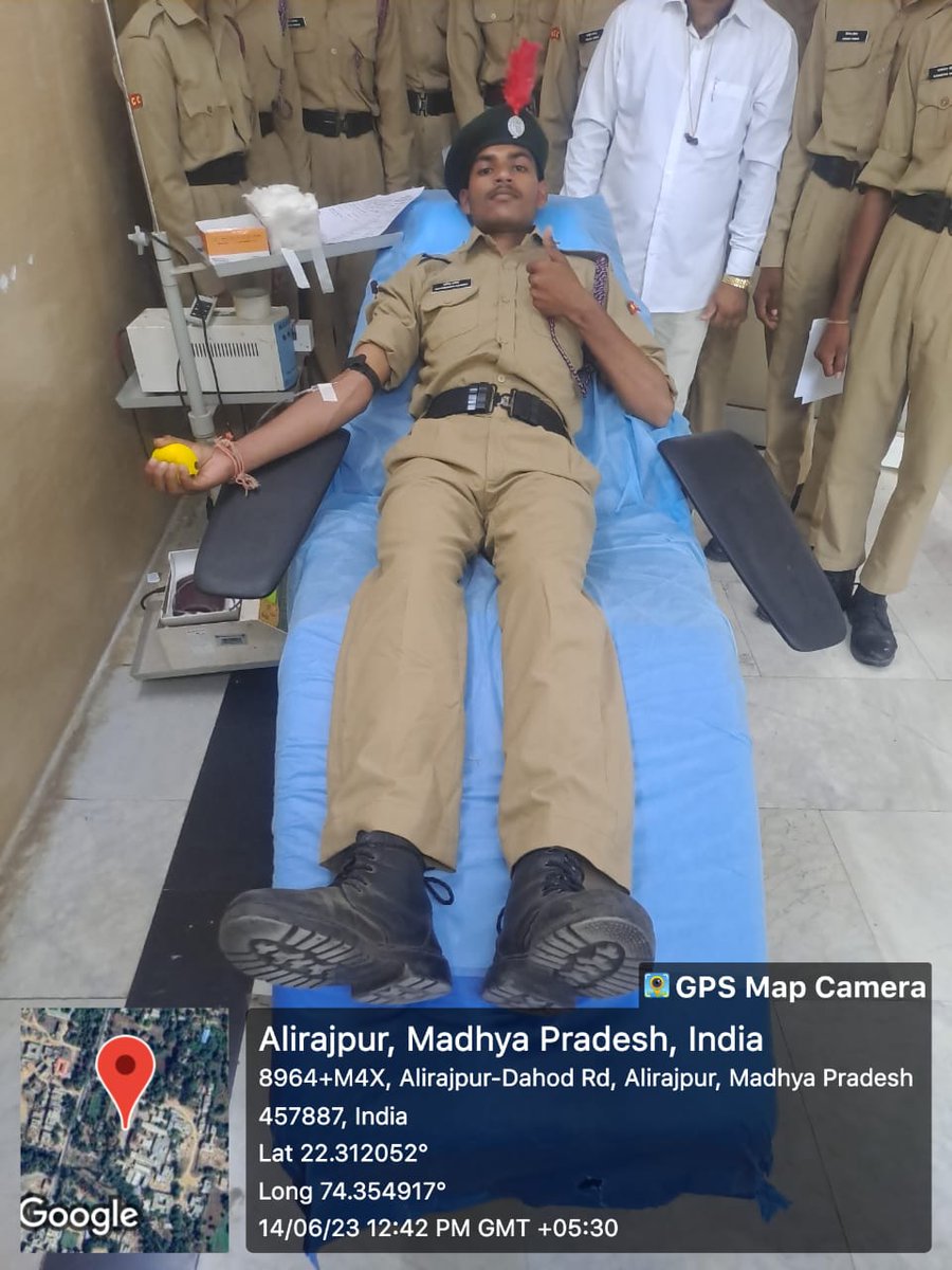 Team21R's tweet photo. Blood Donation Camp Conduct by 21 MP Bn NCC, Ratlam. The NCC cadets volunteered to this noble cause by donating blood on the annual global observance on 'World Blood Donation Day'.

#blooddonationday 
#NCCCADETS https://t.co/6O5W0Pdt5Y