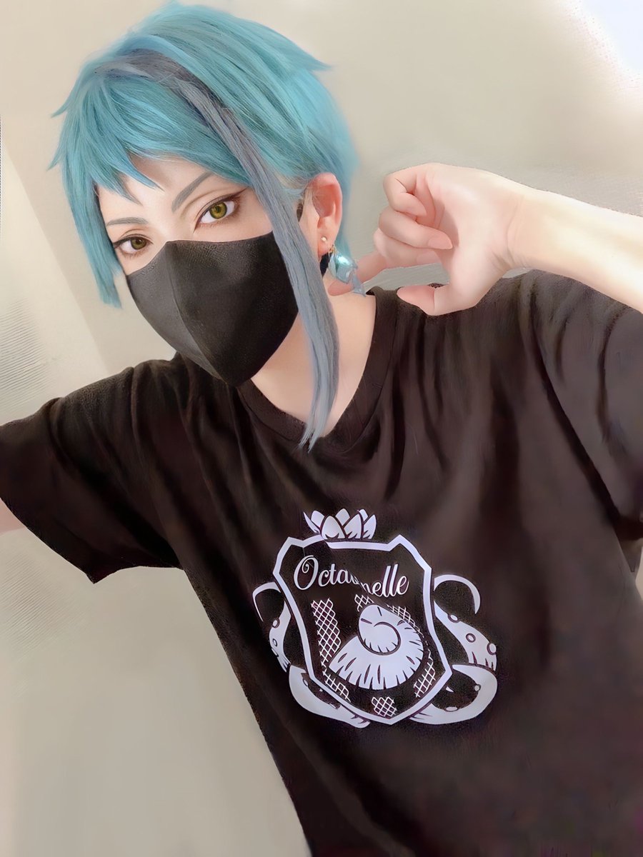 ⚠︎cosplay/ twst 🐬
　　fabrication……黒ﾏｽｸと黒Tｼｬﾂ