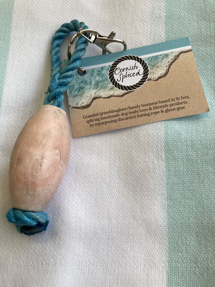 beachcomber50's tweet image. Thank you @CornishSpliced for my float key ring for the #StrangestFinds last month. I shall use it with pride! #recycling #Oceans #GhostNets