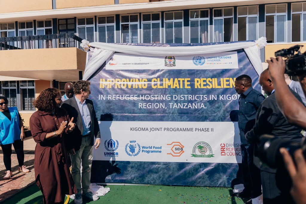 WFP_Tanzania's tweet photo. Climate crisis is one of the main drivers of food insecurity.
@UNHCRTanzania and @WFP 🇹🇿 is jointly implementing a @BelgiumTanzania funded #ClimateResilienceProject under the @UnitedNationsTZ Kigoma Joint Programme II in collaboration with Kigoma regional & district authorities. https://t.co/Ppo3QbDGLh