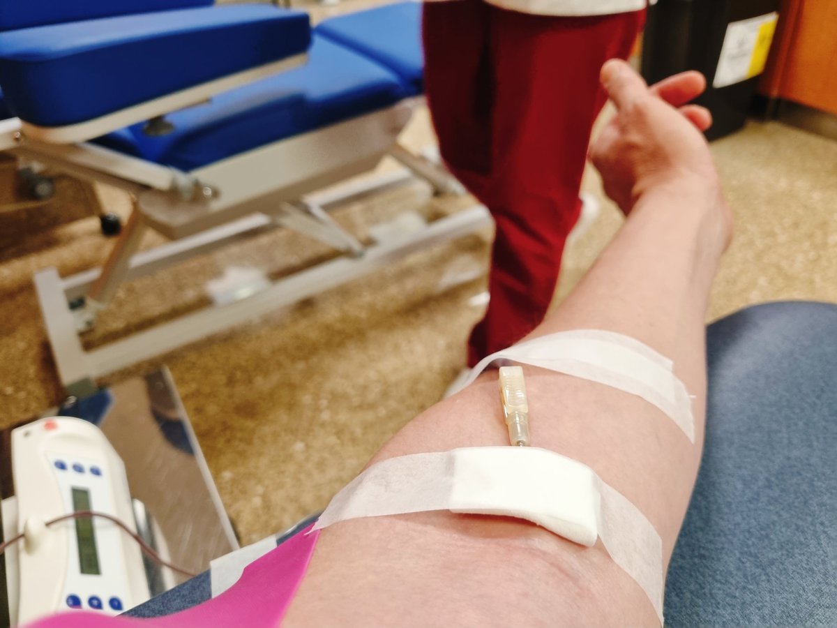 jose_crespin's tweet photo. Qualsevol dia de l'any es bon moment per donar sang. Però avui encara ho és més perquè és el dia mundial de les persones donants de sang 🩸No podia faltar a la meva cita habitual a l'@harnaulleida per fer un petit gest que permet donar grans passos endavant https://t.co/9QMcmubti7