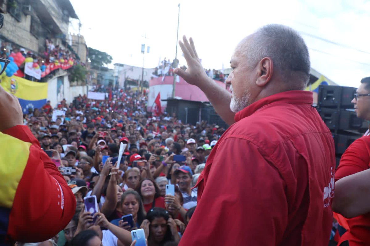 SomosRMNoticias's tweet photo. #Regionales 🇻🇪 Antímano se movilizó en respaldo al presidente Maduro - Radio Miraflores https://t.co/kgwnkSAfcn

#NoMásInjerenciaYankee #14Jun https://t.co/4fyQ8quwDH