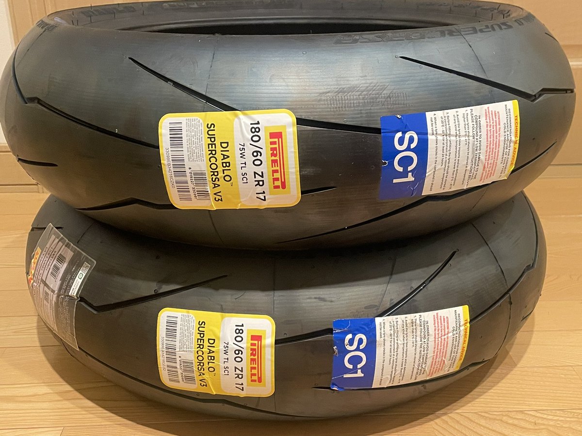 yotera0126's tweet image. 巷ではV4が話題ですが、
V3更にリア2本追加。
しかしフロントがない😅
#スパコル
#SC1