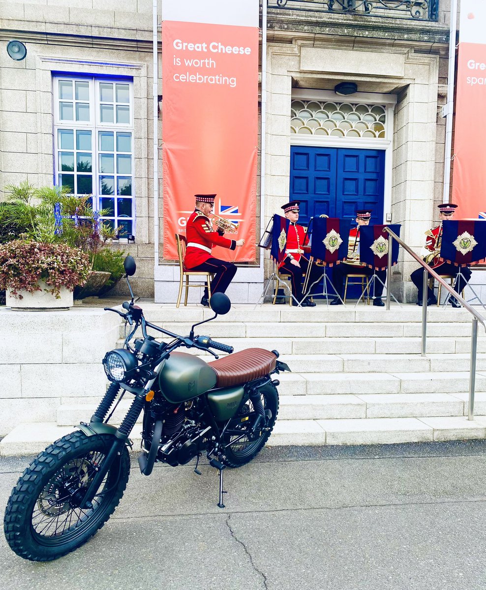 E80594064's tweet photo. 英国大使館でのイベントに展示されてたかっこ良い🇬🇧バイク　#マットモーターサイクル #mutt #britishmotorcycle 
街乗りにもいいサイズだし、なんか無骨な感じでいい https://t.co/p2qMxnRpjw