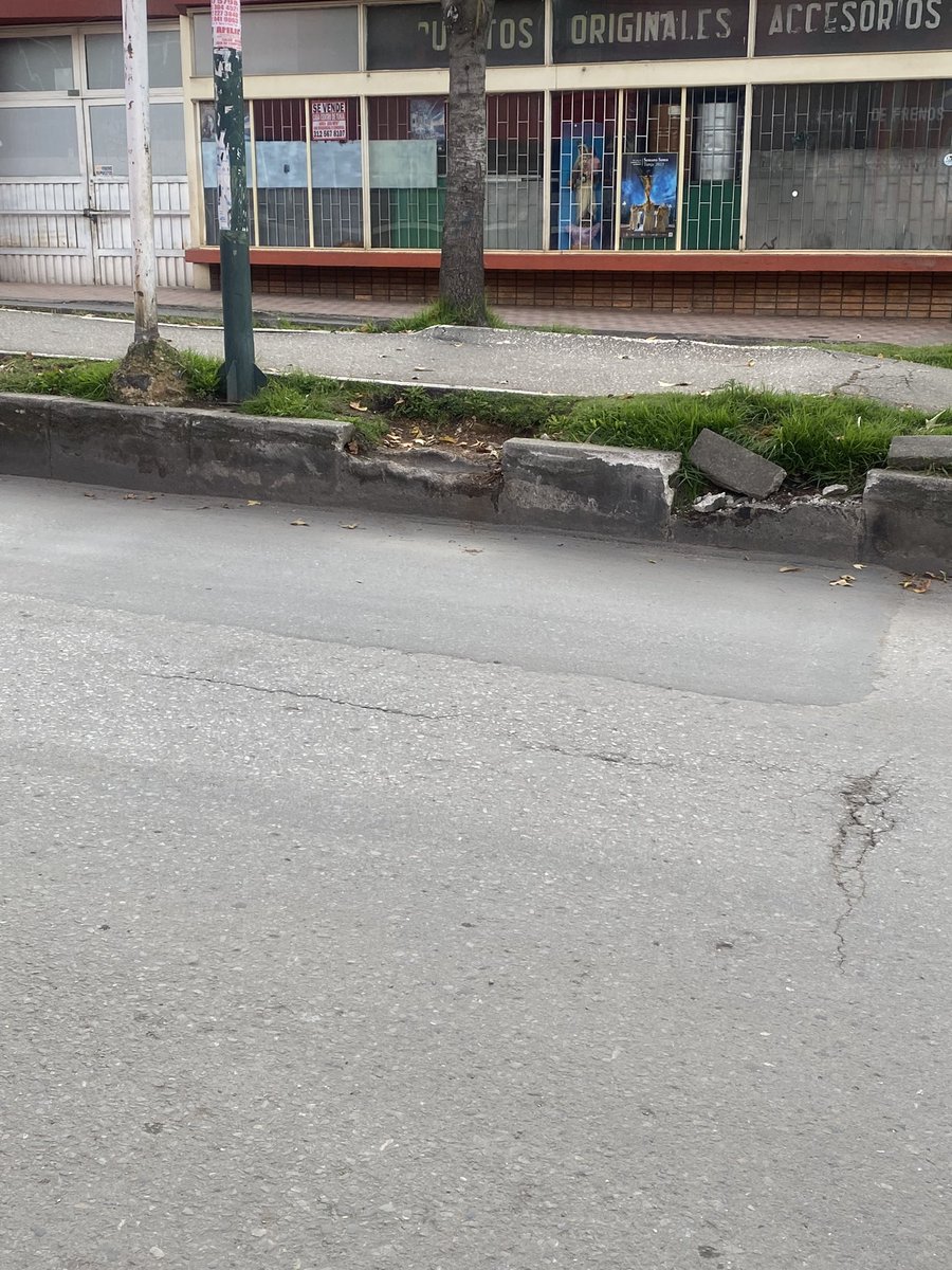 FuqueneJairo15's tweet photo. @P_El_Tunjano @YesicSebastian ¿Esto es buen estado? Necesita mantenimiento https://t.co/iXmvEst4Qr