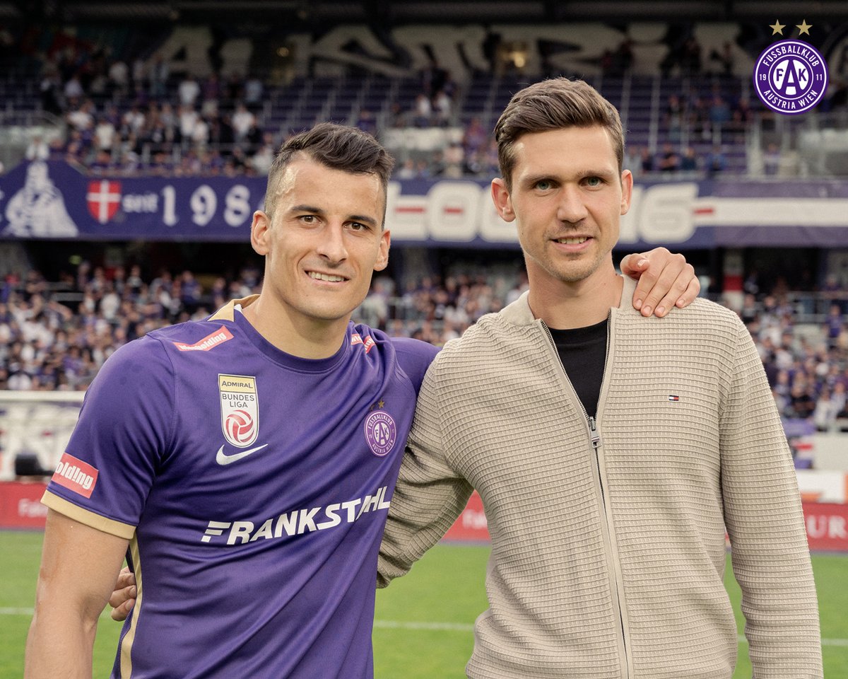 Eine Familie 🫶💜 

#faklive #FAK
📸 <a href="/MrShaked/">Daniel Shaked</a>