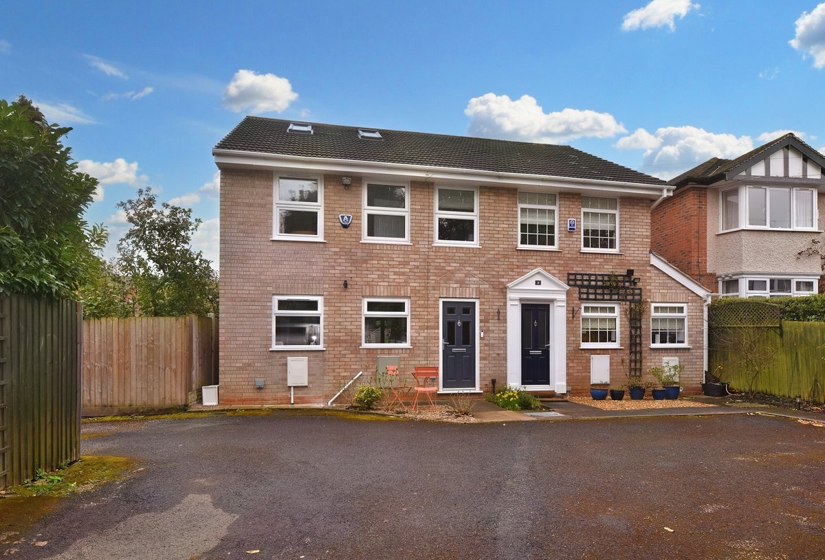 EnglandsEstates's tweet photo. If you're looking for a modern, secluded residence in the heart of Harborne, this house at The Whatecroft could be the property for you.

Call or text us now!
📞 Call 0121 427 1974
📱 WhatsApp 07309 894 103 https://t.co/Djg4RFVPvX