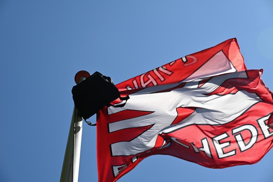 Geslaagd voor z’n VWO en dan nu eindelijk aan de studie in Enschede  <a href="/vakp/">Supp. ver. VAK-P</a> 
100 km dichter bij z’n favoriete club <a href="/fctwente/">FC Twente</a>