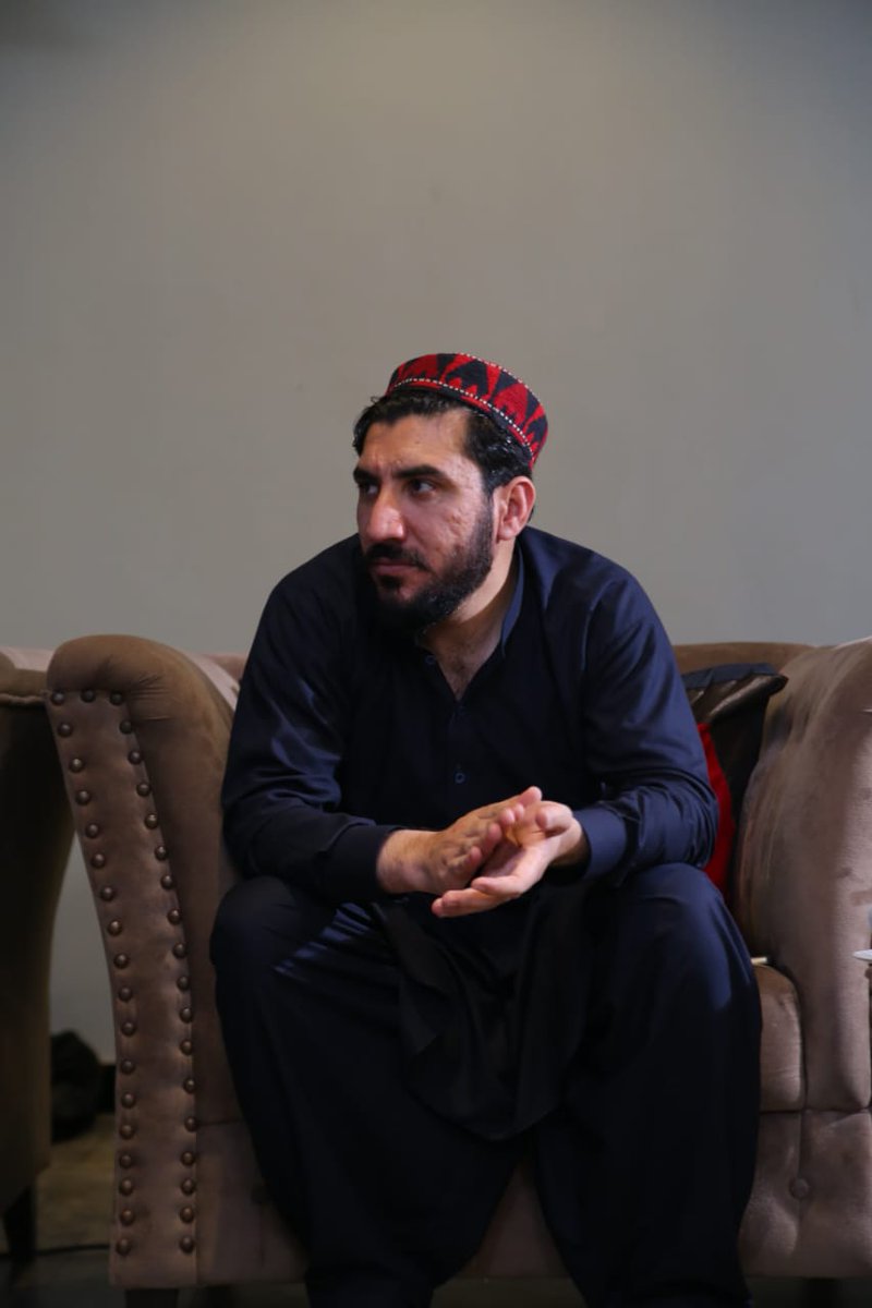 TuriNaeem's tweet photo. ټولې دنيا ته مې د ېو سړي صفت کړې دې

 ما په ېو څو ورځو کې څومره محبت کړې دې

صاحب شاه صابر صېب ارواښاد

 ګران سايل صېب ،منظور پشتېن https://t.co/wPm3rBhvZd