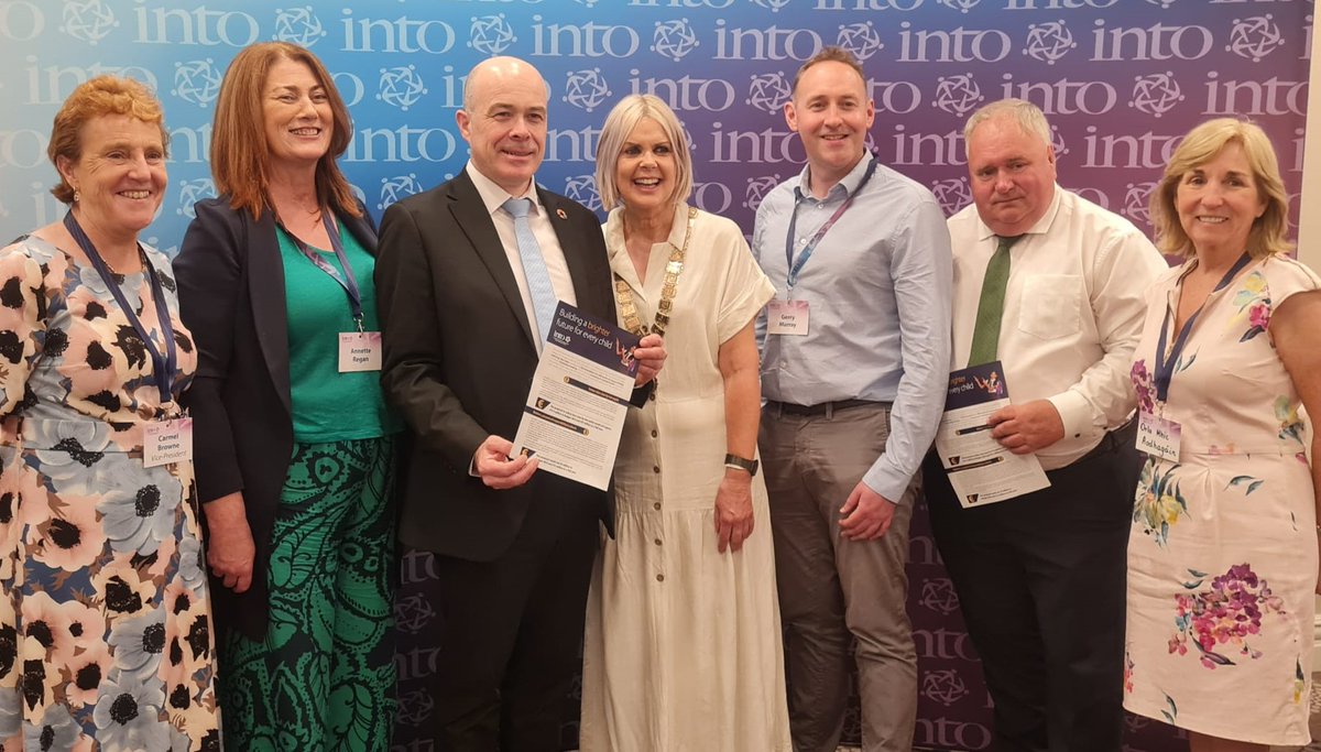 INTOnews's tweet photo. Sen Eugene Murphy and Independent TD Denis Naughten met INTO reps at #INTOlobbyday to hear our #Budget24 proposals.
Primary schools get just €1 per pupil per school day. Second-level schools receive almost double. Primary school funding must be increased by 20%.
#FundOurSchools https://t.co/HUcjqyNdIt