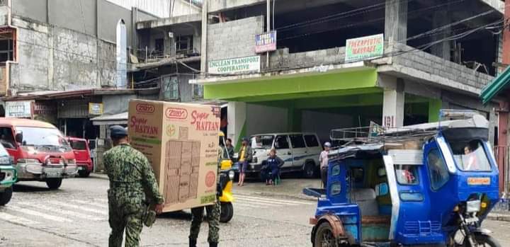PNPMtPMFC's tweet photo. "Love and kindness are never wasted. They always make a difference." - Helen James

1st MPPMFC personnel  under the supervision of PLTCOL SANDOVAL M BALNES provided assistance to the pupils crossing pedestrian lane at Abatan Elementary School and carried the storage box. https://t.co/Y1uhTaza22