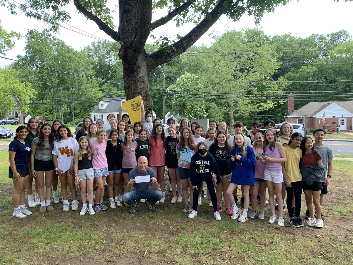 lh_CentralMS's tweet photo. Our amazing Community Service Club raised $397 to support the local @RaptorTrust which helps rehabilitate injured wild birds.   #longhillpride https://t.co/63v8Wp09Fz