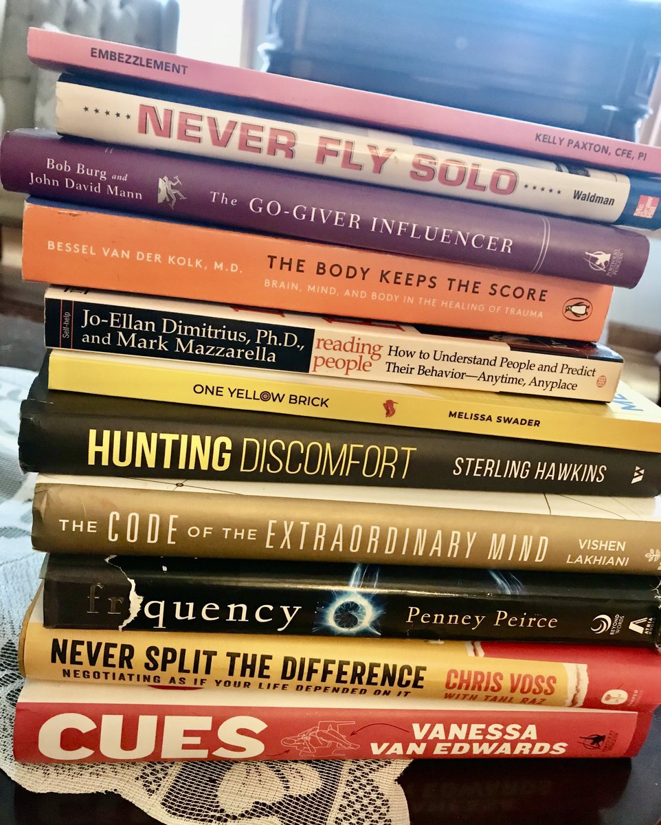 dotene's tweet image. What are you reading?   ⁦@waldowaldman⁩  #NeverFlySolo ⁦@sterlinghawkins⁩ #HuntingDiscomfort ⁦@BobBurg⁩ #GoGiverInfluencer  ⁦@azPRninja⁩ #OneYellowBrick #NeverSplitTheDifference ⁦@fbinegotiator⁩ #Cues #Embezzlement - Kelly Paxton