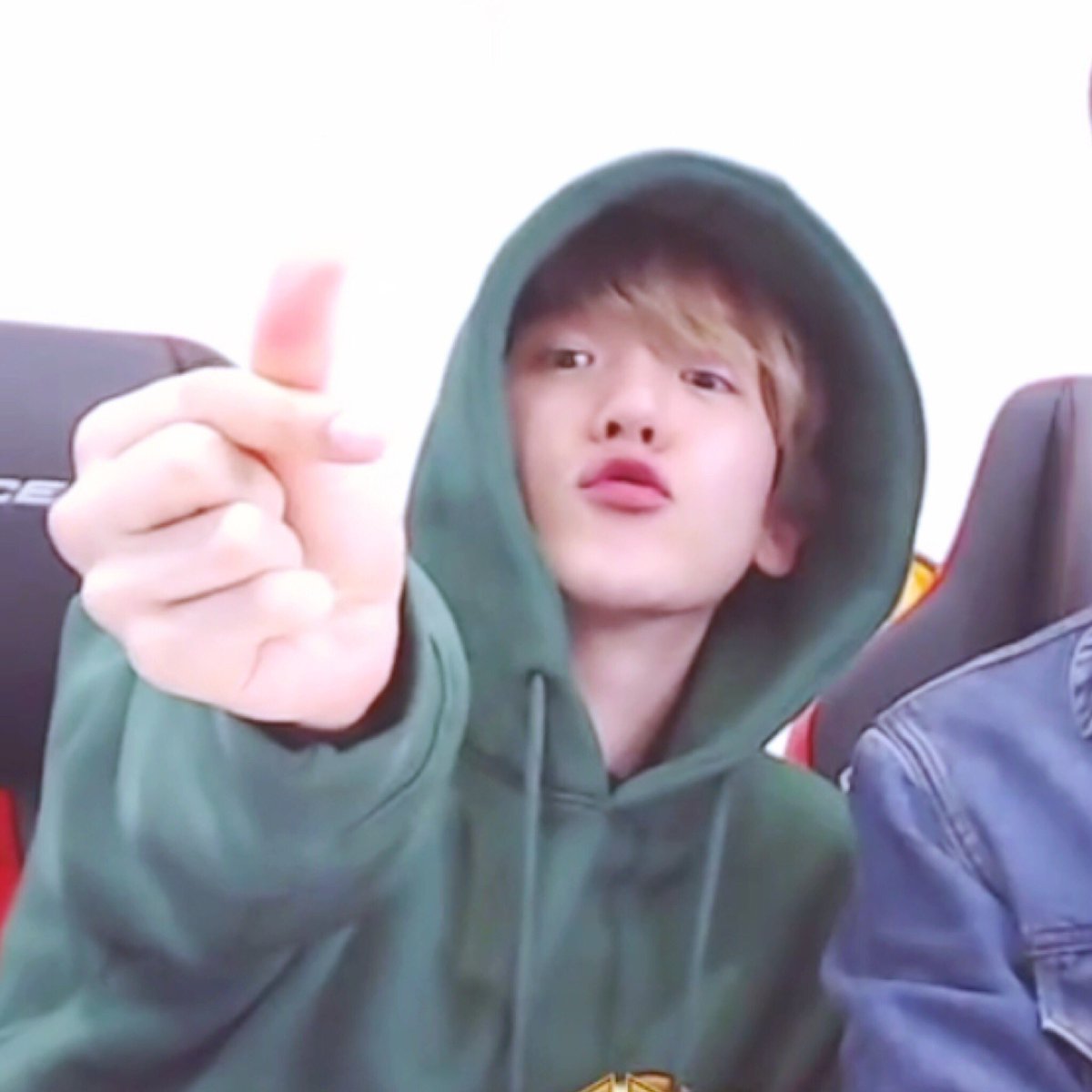erideuul's tweet photo. Hello, finding new exol moots. Follow &amp; rt and like na langs,,, will definitely follow u back 🤗🥰 https://t.co/n4pWcEBbV7