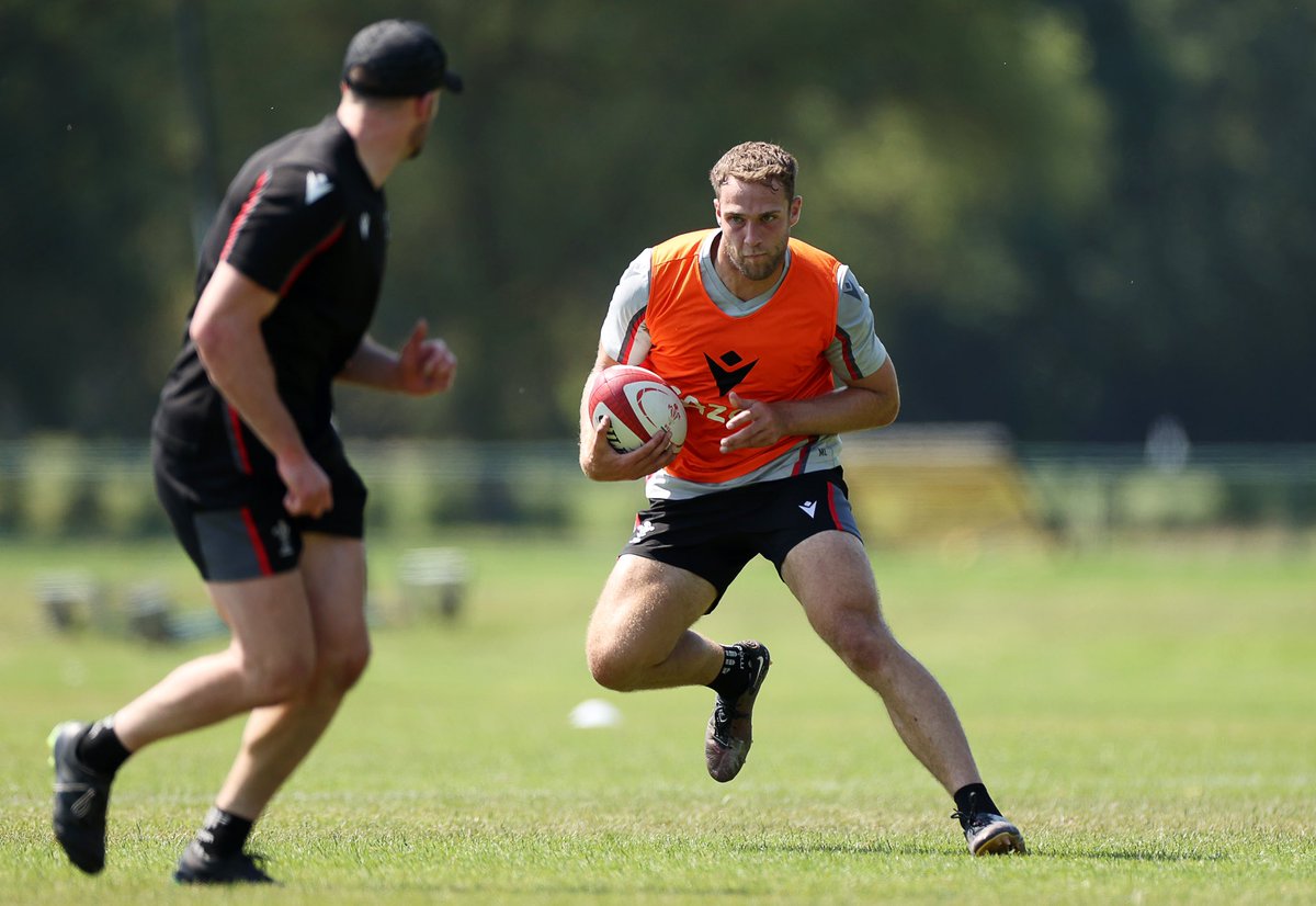 WelshRugbyUnion's tweet image. 🥵 Feeling the heat 

#WelshRugby | #AllezLesRouges