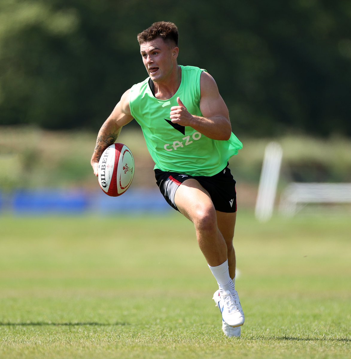 WelshRugbyUnion's tweet image. 🥵 Feeling the heat 

#WelshRugby | #AllezLesRouges
