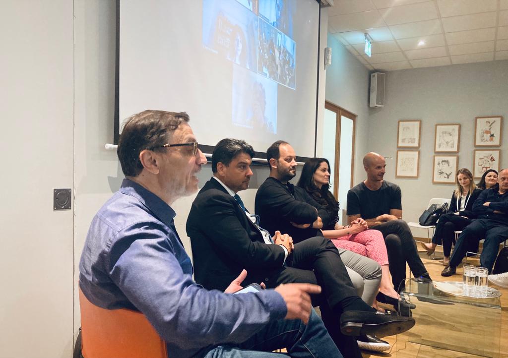 Greece in UK tweet media