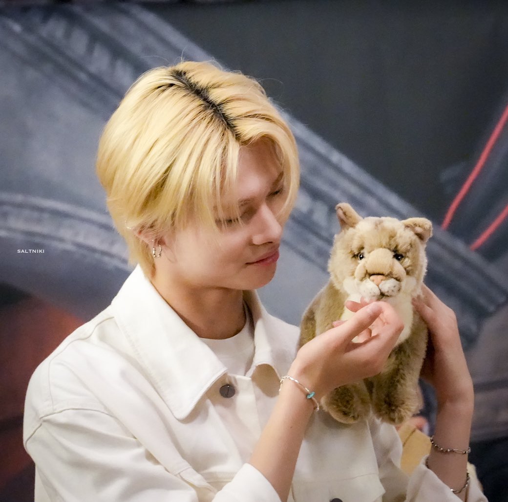 ni-ki and his puma agenda + putting spots to his ducks dolls