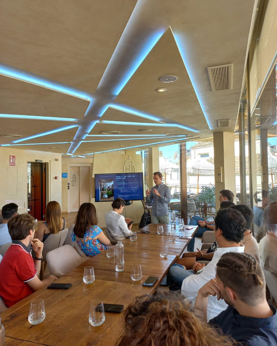 ZubiLabs's tweet photo. 🔵 Inauguramos #HUBdeImpacto en Málaga.

Hemos compartido un encuentro con emprendedores a los que nos une el objetivo del #impacto.

#CreatingCompaniesForABetterFuture #emprendimiento #startups 

🧵👇 https://t.co/sjgwBDdikd