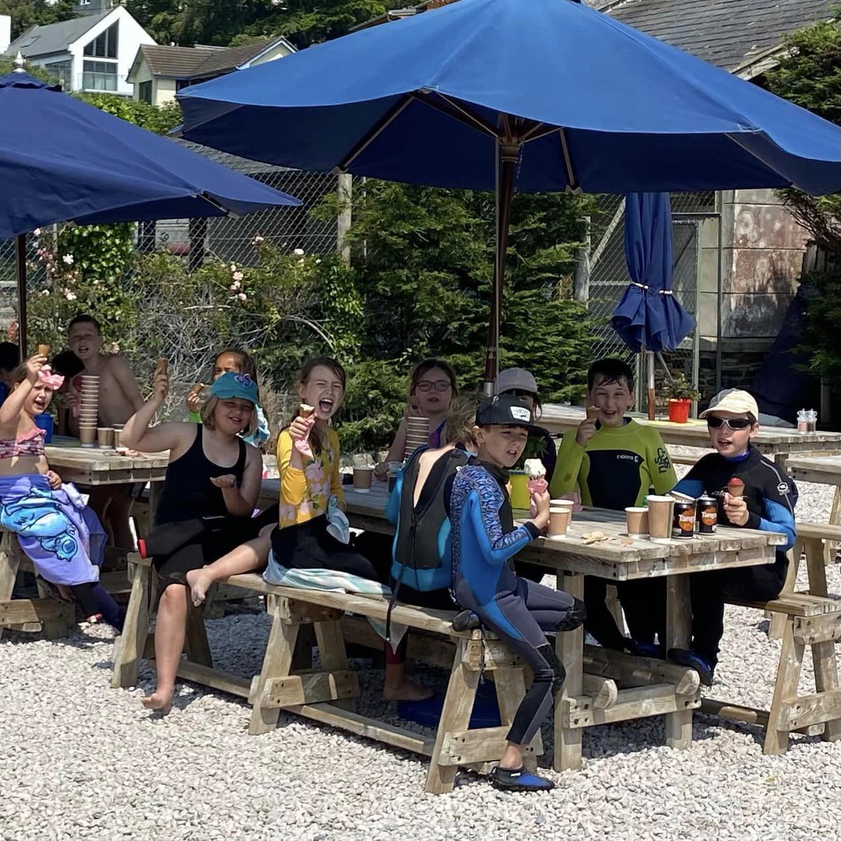 🦞Lobster Class from <a href="/teamsalcombe/">Salcombe C of E Primary School</a> were taken to the beautiful North Sands for a beach clean &amp; SUP by North Sands Paddle Boards, <a href="/SeafulCharity/">Seaful Charity</a> &amp; <a href="/CalMajor_/">Cal Major</a> . They learnt about the importance of keeping our beaches clean &amp; how to stay safe on the water 🌊🪸 🐬🍦

#FFTrustFamily