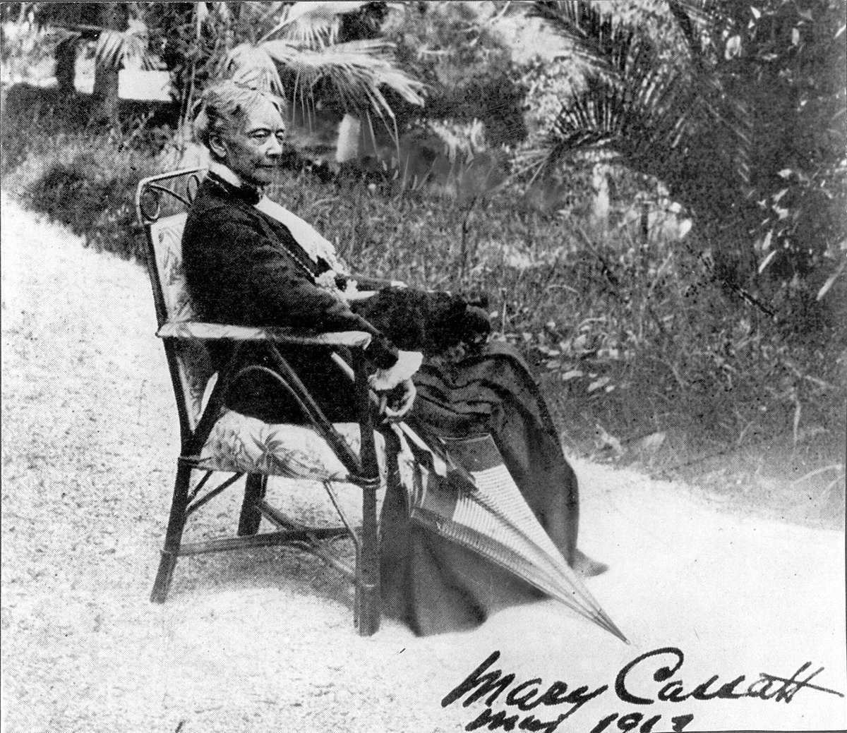Arteymas_'s tweet photo. Mary Cassatt fallece el 14 de junio de 1926, fue una pintora y grabadora estadounidense. Aunque nacida en Pensilvania, pasó gran parte de su vida adulta en Francia, donde forjó amistad con Edgar Degas y se incorporó al movimiento impresionista. Cassatt pintó, principalmente, imágenes representando la vida social y privada de las mujeres, con especial énfasis en los lazos entre ellas y sus hijos.