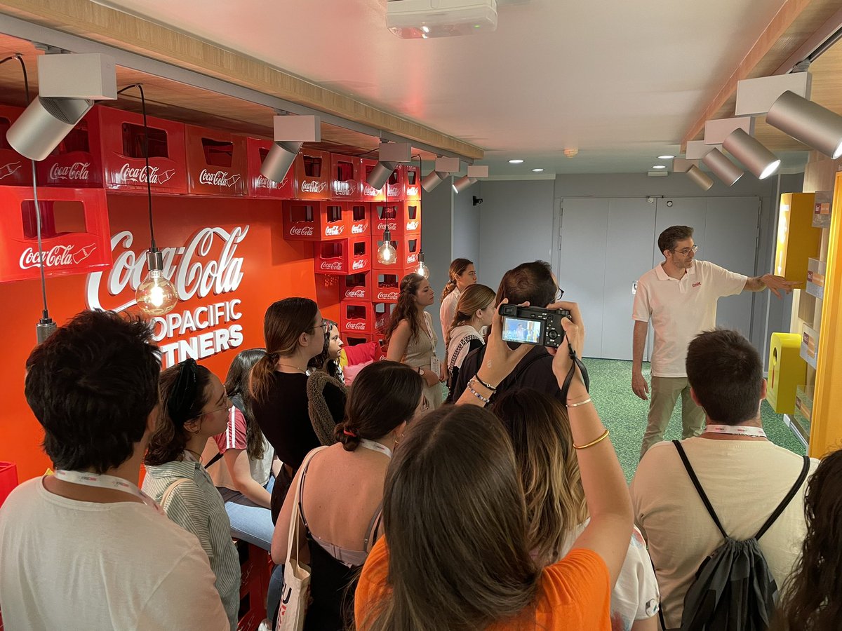 TFtalentfactory's tweet photo. Gracias por visita a la embotelladora de @CocaColaEP para #innobus2023 de @innobaix @SocioEconAMB https://t.co/FZ28xc8m4a