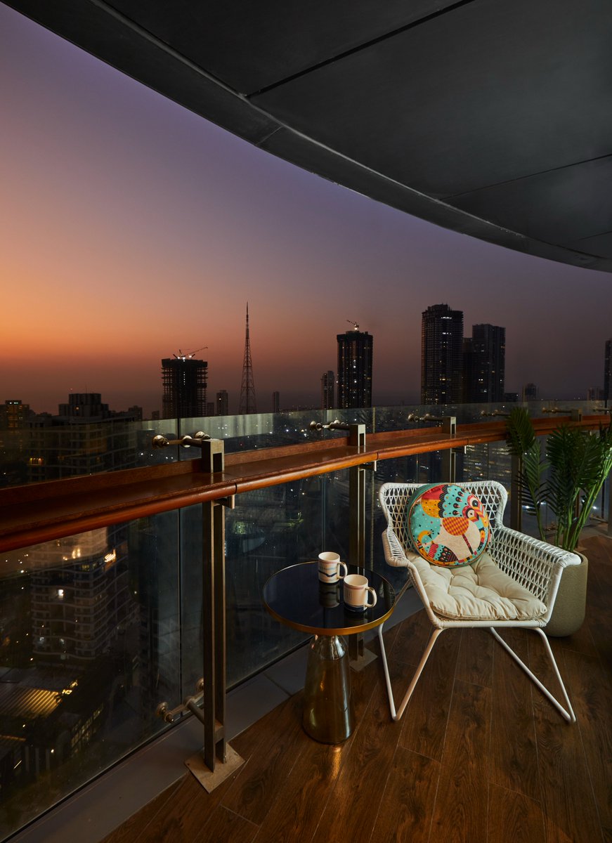 TanujaaRane's tweet photo. 🪴Make your balcony a more inviting space by adding some cozy accessories!

A couple of comfy chairs, a small table, and some plants will do the trick.

And who wouldn’t want to spend all their time out here with a view like this!

#interiordesign #homedecor #mumbai https://t.co/yFQe6od5c6