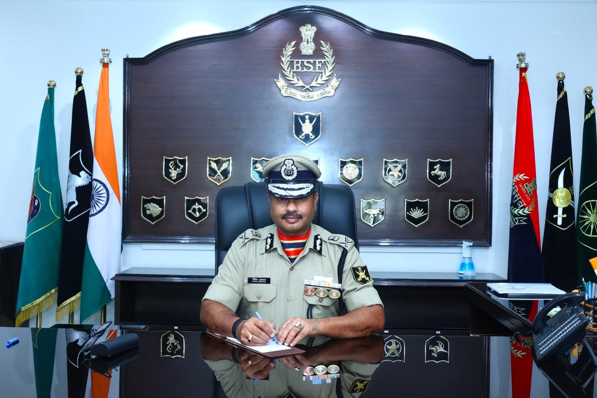 BSF_India's tweet photo. 14 Jun 2023 
Sh Nitin Agrawal, IPS takes over charge of Director General Border Security Force from Dr S L Thaosen, IPS at BSF HQrs, New Delhi

#JaiHind https://t.co/CPHUOSipnI