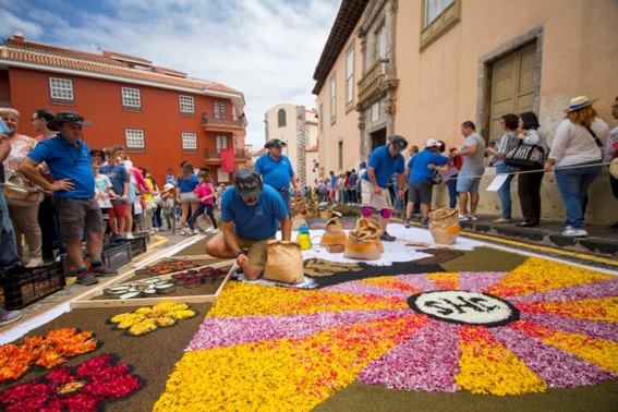 Step into a floral wonderland💐at the Corpus Christi in La Orotava Tenerife and witness😍the locals and tourists crafting stunning flower carpets🥰using volcanic sand and natural hues!🍂

👉 bit.ly/3WI53qL

#VisitSpain #SpainEvents #YouDeserveSpain @visit_Tenerife