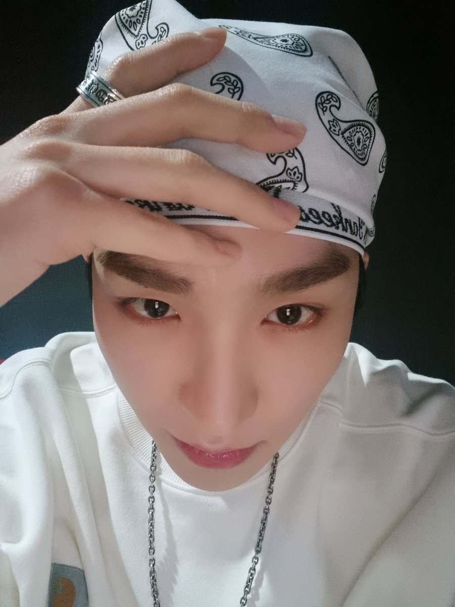WE_THE_BOYZ's tweet photo. [상연] 일본 앨범 1위 감사해요 ♥️
믿기지가 않아요 ...🤦‍♂️ https://t.co/KKOp01FFbk