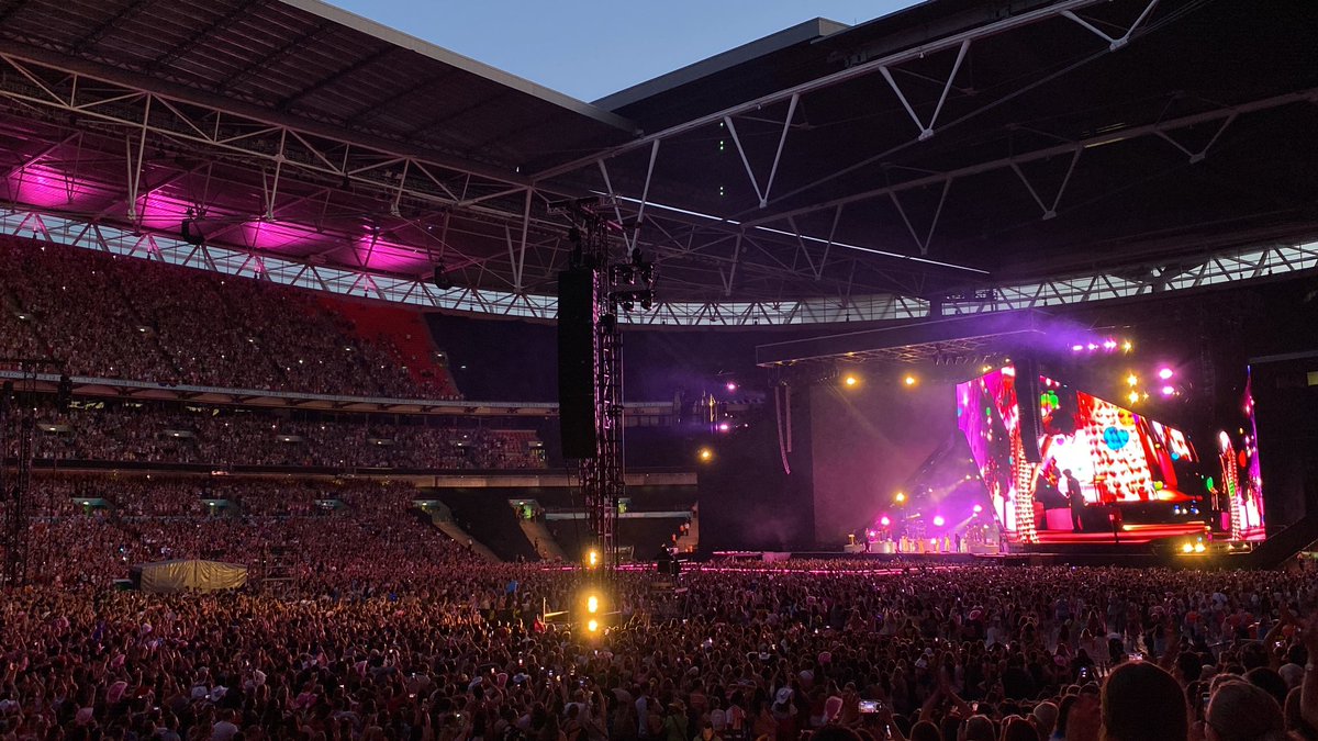 immerfrei's tweet image. אנשים: קונים כרטיסים להופעה חודשים/ שבועות לפני
אני: קונה כרטיס 40 דקות לפני תחילת המופע

אנשים: מגיעים ב17:00 פתיחת דלתות
אני: מגיעה 20:25
תחילת מופע 20:30
🤷🏻‍♀️