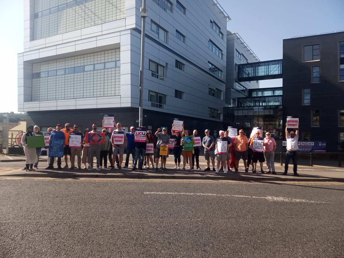 socialistworker's tweet photo. On the @ucu union picket at Kirklees College this morning ✊🏼✊🏾✊🏿 #EducationForAll #ucuRISING #RespectHE #EducationStrike https://t.co/DREncX7JLz