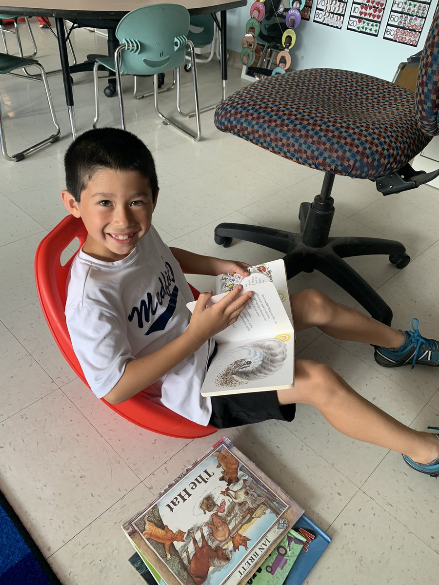 Medfield_SC's tweet photo. Blake Students were treated to a shaved ice truck and Memorial Students held a book swap.
#medfieldps #beproudbedale #wheelockians #bmsed #mempk1 @JeffreyJMarsden https://t.co/vGqZNoBrlm