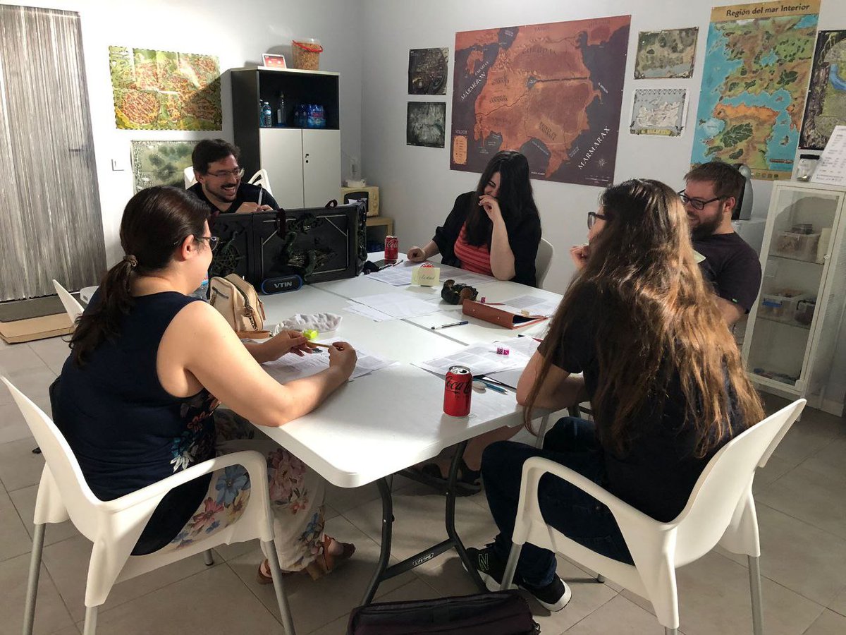 encuentromurcia's tweet photo. Doble sesión de Pasión de las Pasiones, un juego de rol que nos propone improvisar un culebrón televisivo de enredos sentimentales, pasiones desbocadas y gente guapa. ¿Te apuntas?. 💋🌹💔
#encuentroaleatorio #murcia #rol #pbta #pasiondelaspasiones #ttrpg https://t.co/2Y3BZq7okz