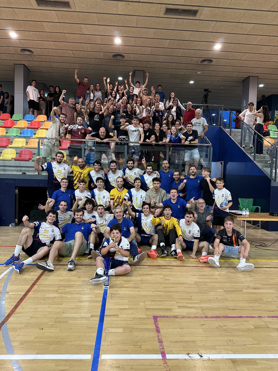 FedCatHandbol's tweet image. (3/3)
🏆 Copa Catalana Cadet Femenina
@BMGranollers 

🏆 Copa Catalana Juvenil Femenina
@MaresmeHandbol 

🏆 Copa Federació 2a Catalana Sènior Femenina
@HTerrassa 

🏆 Copa Catalana Sènior Masculina
@CH_SEP 

👏 Moltes felicitats a totes i a tots!