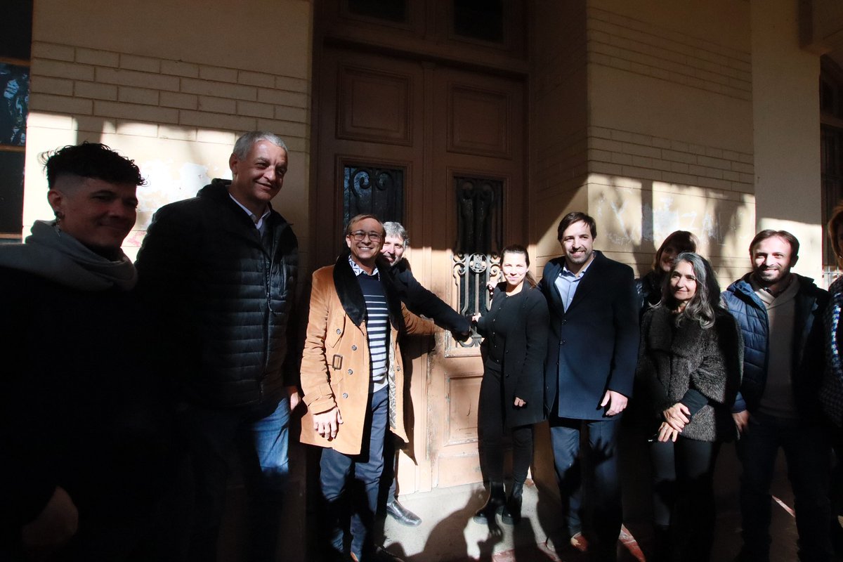 julietacalmels's tweet photo. 📢 Cerramos un nuevo pabellón del Hospital Cabred e inauguramos el polo educativo. Un espacio de formación para trabajadoras y trabajadores.

📝También firmamos una resolución conjunta del programa Producir Salud Mental junto a @AgrarioPBA https://t.co/nZEToPJi0p